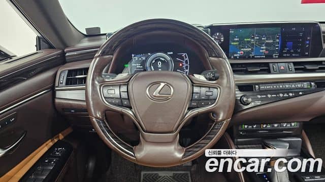 Lexus ES300h, 2020