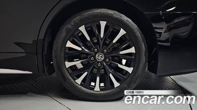 Toyota Alphard, 2023