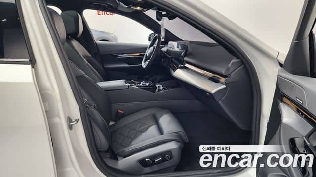 BMW 5 Series, 2025