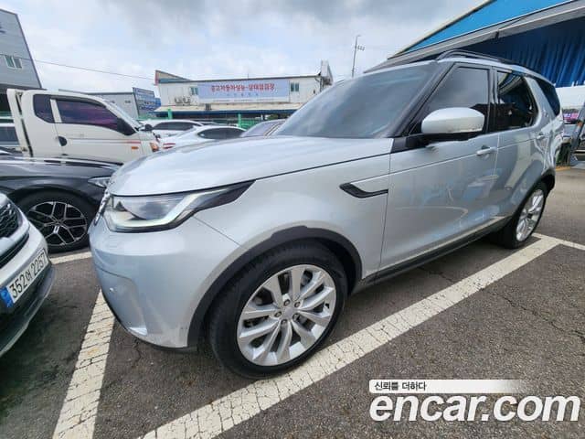 Land Rover Discovery 5, 2023