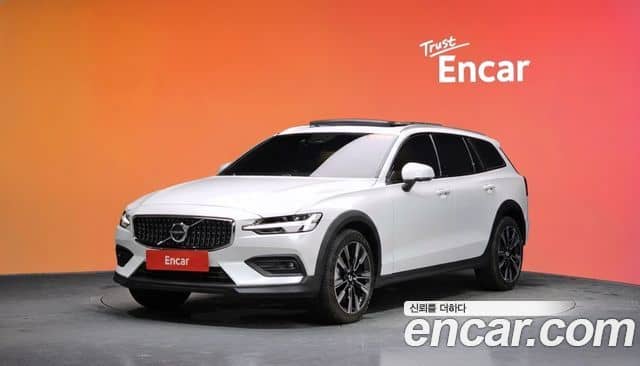 Volvo V60 Cross Country, 2025