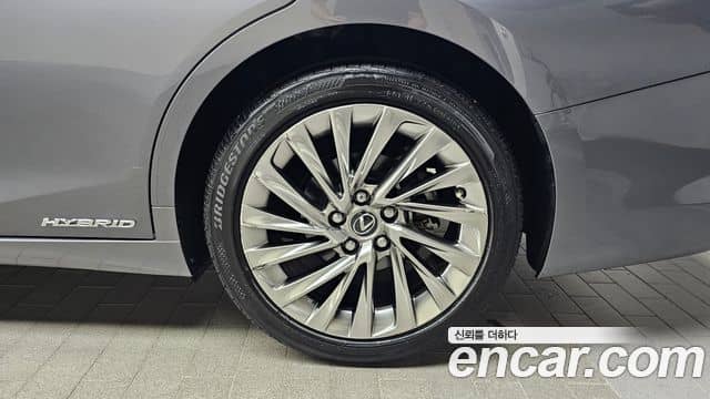 Lexus ES300h, 2021