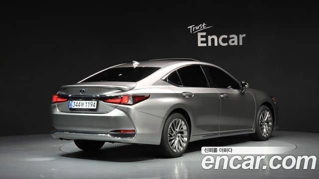 Lexus ES300h, 2025