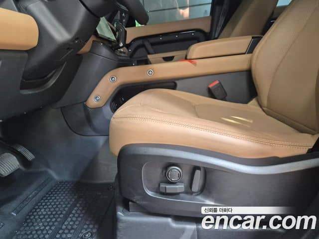 Land Rover Defender, 2026
