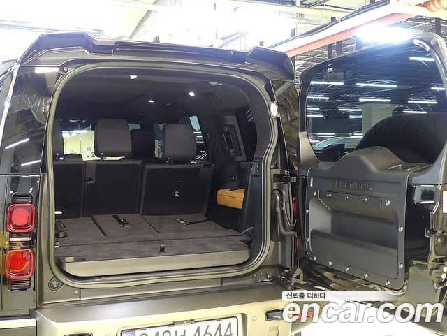 Land Rover Defender, 2023