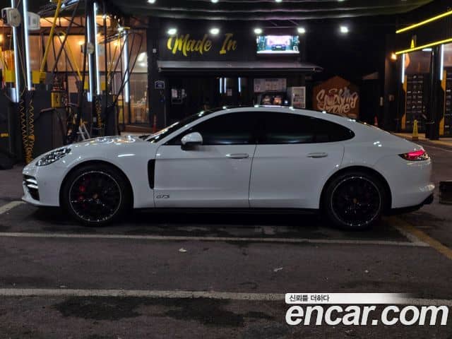 Porsche Panamera, 2022