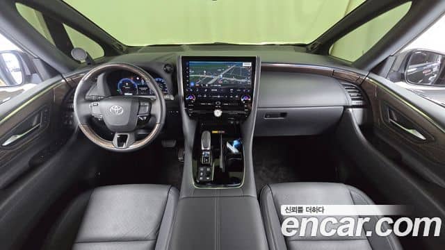 Toyota Alphard, 2025