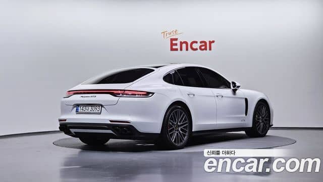 Porsche Panamera, 2022