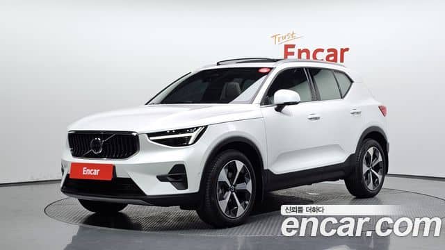 Volvo XC40, 2025