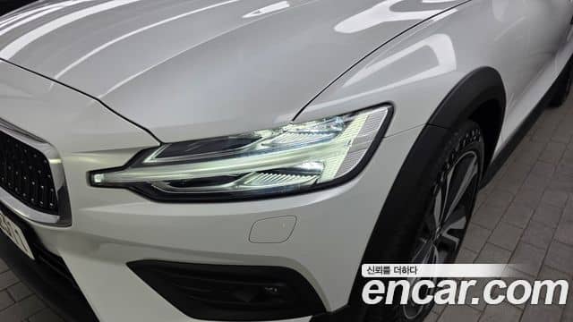 Volvo V60 Cross Country, 2021