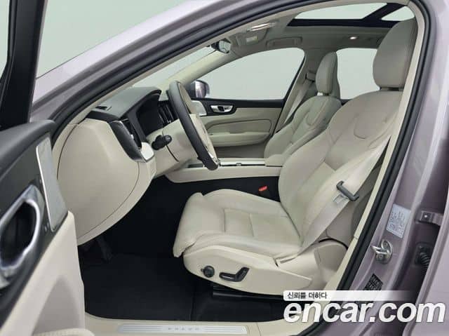Volvo XC60, 2025