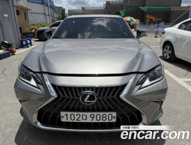 Lexus ES300h, 2022