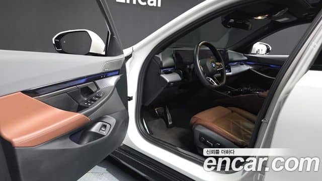 BMW 5 Series, 2023