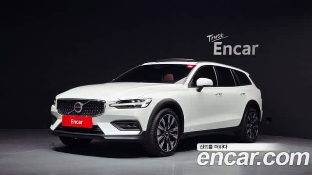 Volvo V60 Cross Country, 2025