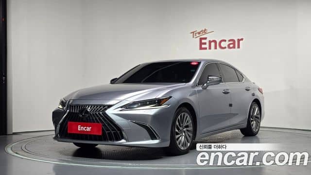 Lexus ES300h, 2023