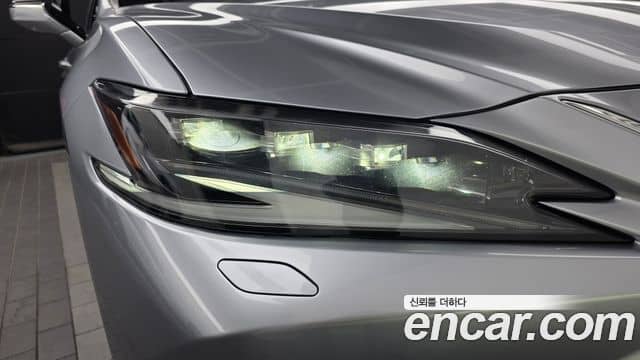 Lexus ES300h, 2023