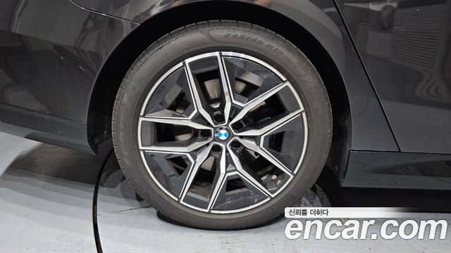 BMW 5 Series, 2026