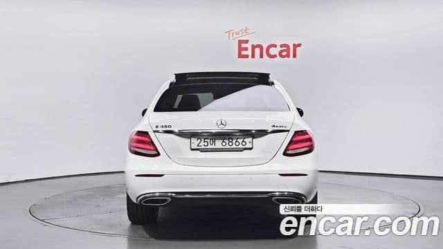 Mercedes-Benz E-Class 2019 — ფოტო 4/20