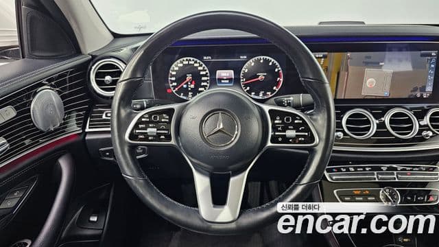 Mercedes-Benz E-Class 2019 — ფოტო 15/20