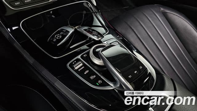 Mercedes-Benz E-Class 2019 — ფოტო 18/20