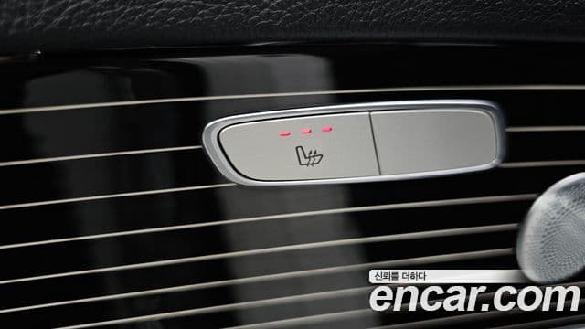 Mercedes-Benz E-Class 2019 — ფოტო 19/20