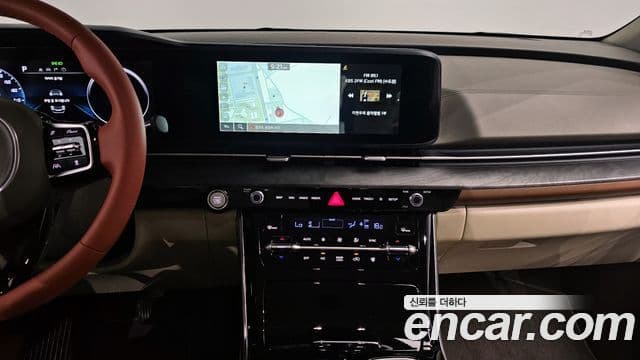 Kia Carnival 2022 — ფოტო 19/20
