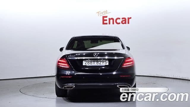 Mercedes-Benz E-Class 2019 — ფოტო 1/20