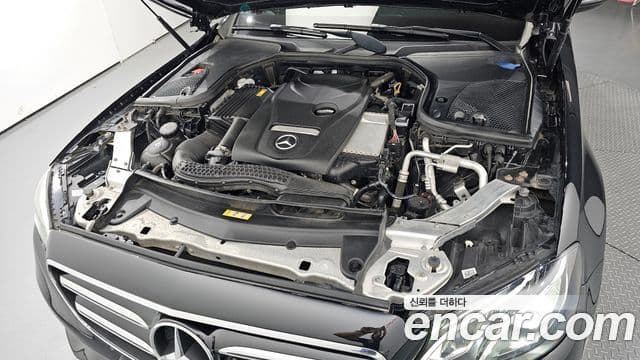 Mercedes-Benz E-Class 2019 — ფოტო 19/20