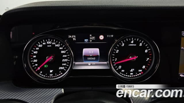Mercedes-Benz E-Class 2019 — ფოტო 17/20