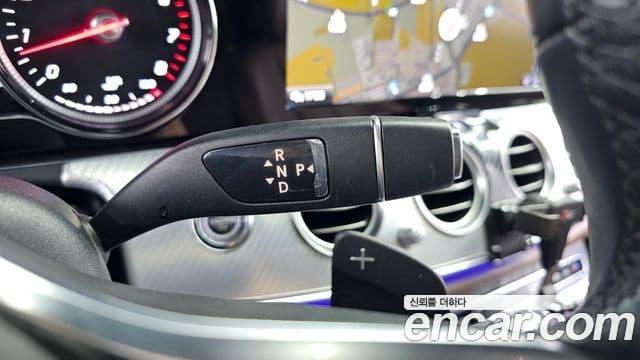 Mercedes-Benz E-Class 2019 — ფოტო 13/20