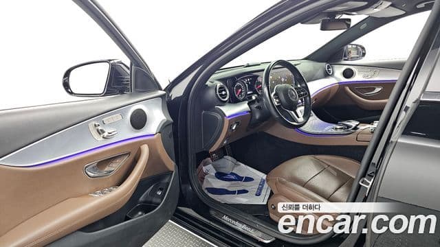 Mercedes-Benz E-Class 2019 — ფოტო 18/20