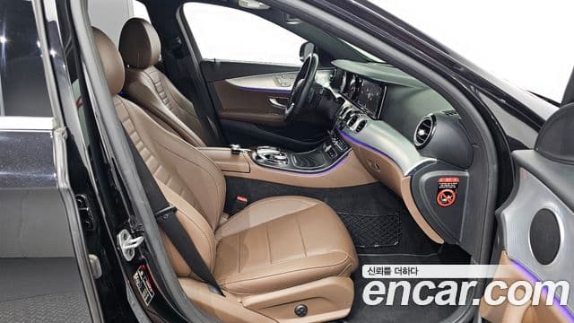 Mercedes-Benz E-Class 2019 — ფოტო 15/20