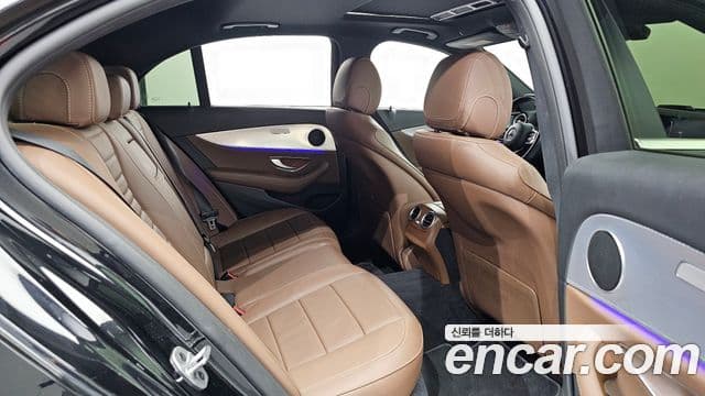 Mercedes-Benz E-Class 2019 — ფოტო 7/20