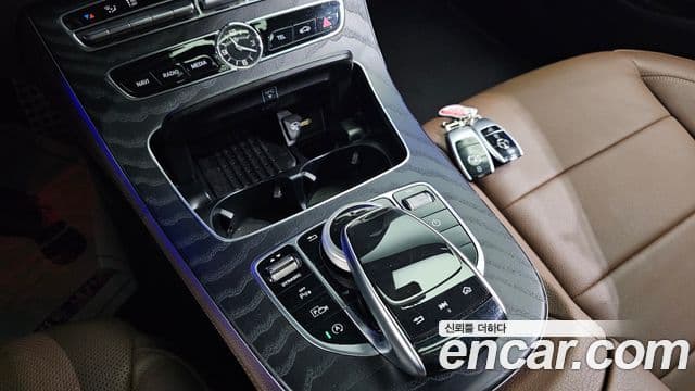 Mercedes-Benz E-Class 2019 — ფოტო 6/20