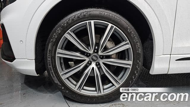 Audi Q8 2021 — Photo 19/20
