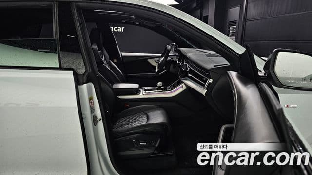 Audi Q8 2021 — Photo 2/20