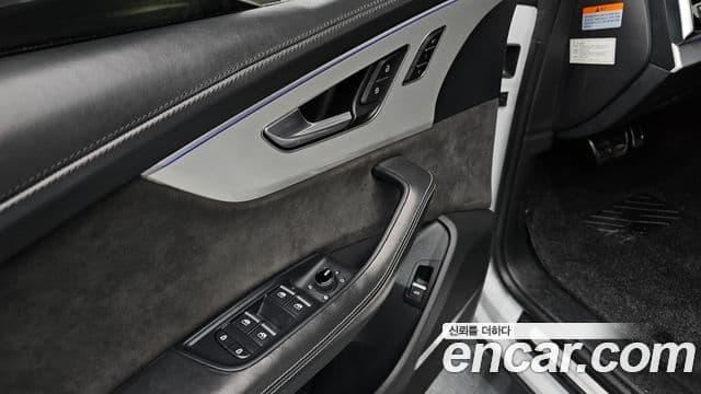 Audi Q8 2021 — Photo 10/20
