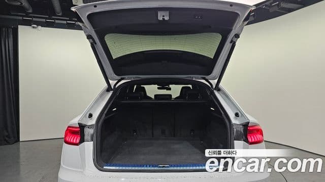 Audi Q8 2021 — Photo 12/20