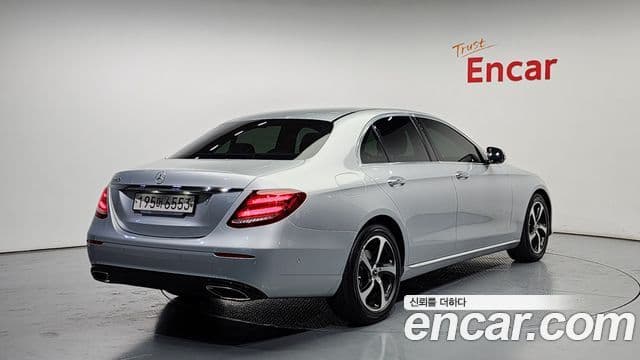 Mercedes-Benz E-Class 2019 — ფოტო 2/20