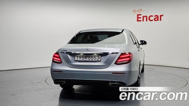 Mercedes-Benz E-Class 2019 — ფოტო 4/20