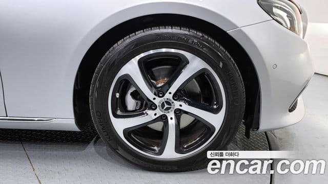 Mercedes-Benz E-Class 2019 — ფოტო 5/20
