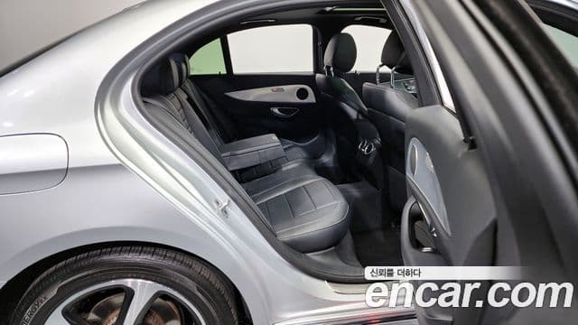 Mercedes-Benz E-Class 2019 — ფოტო 12/20