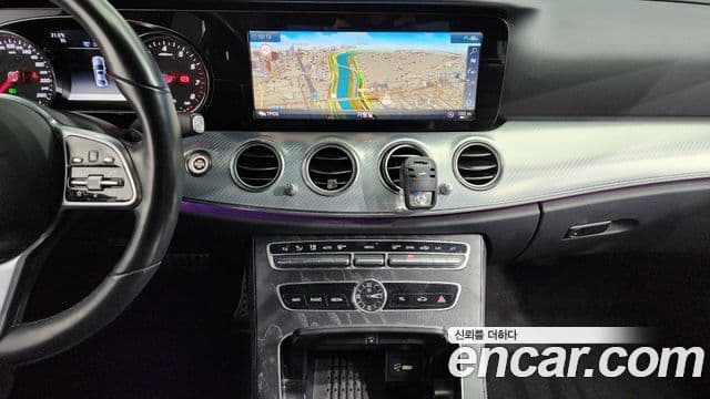 Mercedes-Benz E-Class 2019 — ფოტო 14/20