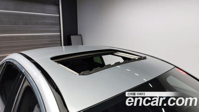 Mercedes-Benz E-Class 2019 — ფოტო 19/20
