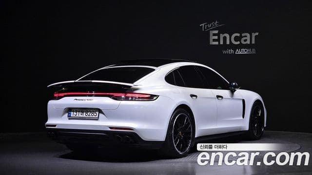 Porsche Panamera 2021 — ფოტო 1/20
