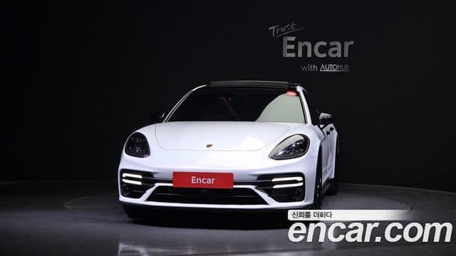 Porsche Panamera 2021 — ფოტო 2/20
