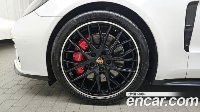 Porsche Panamera 2021 — ფოტო 4/20