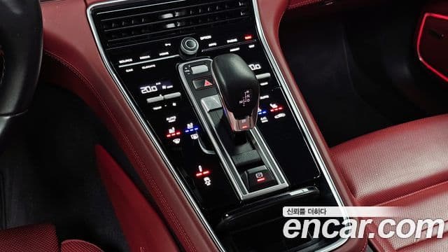 Porsche Panamera 2021 — ფოტო 8/20