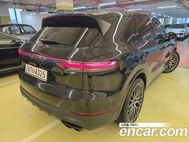 Porsche Cayenne 2020 — Photo 19/20