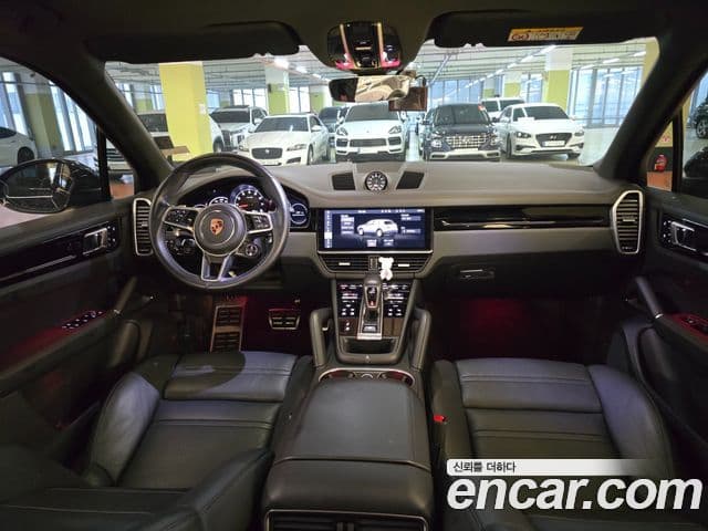 Porsche Cayenne 2020 — Photo 8/20